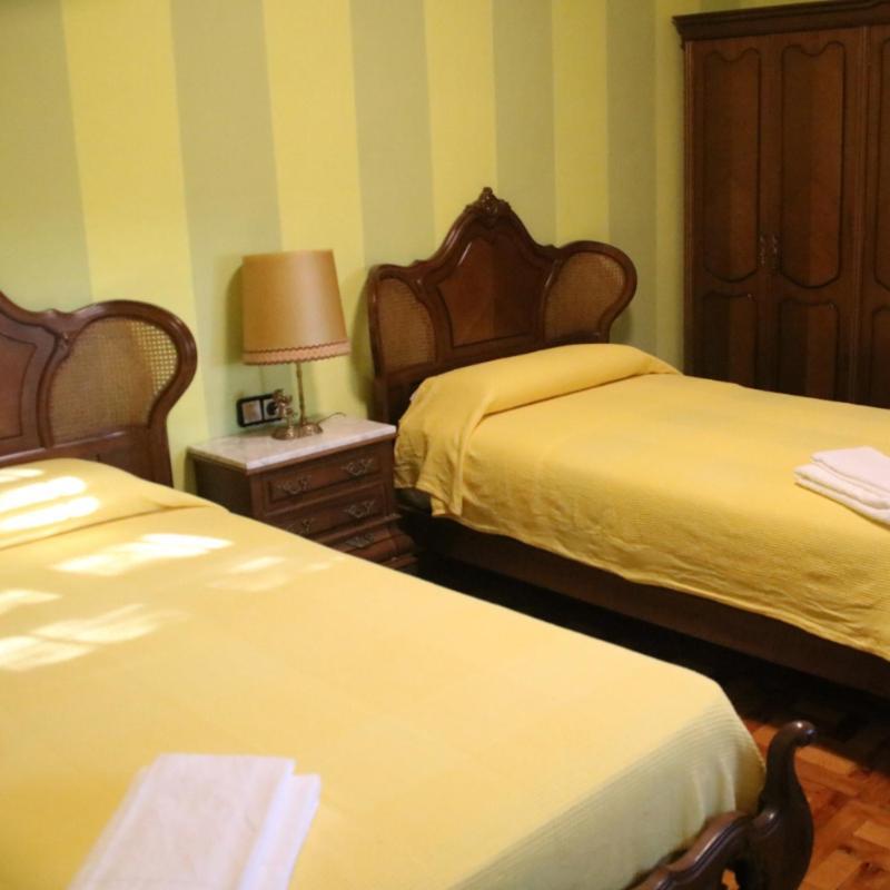 Hostal Burgales Milagro Exterior foto